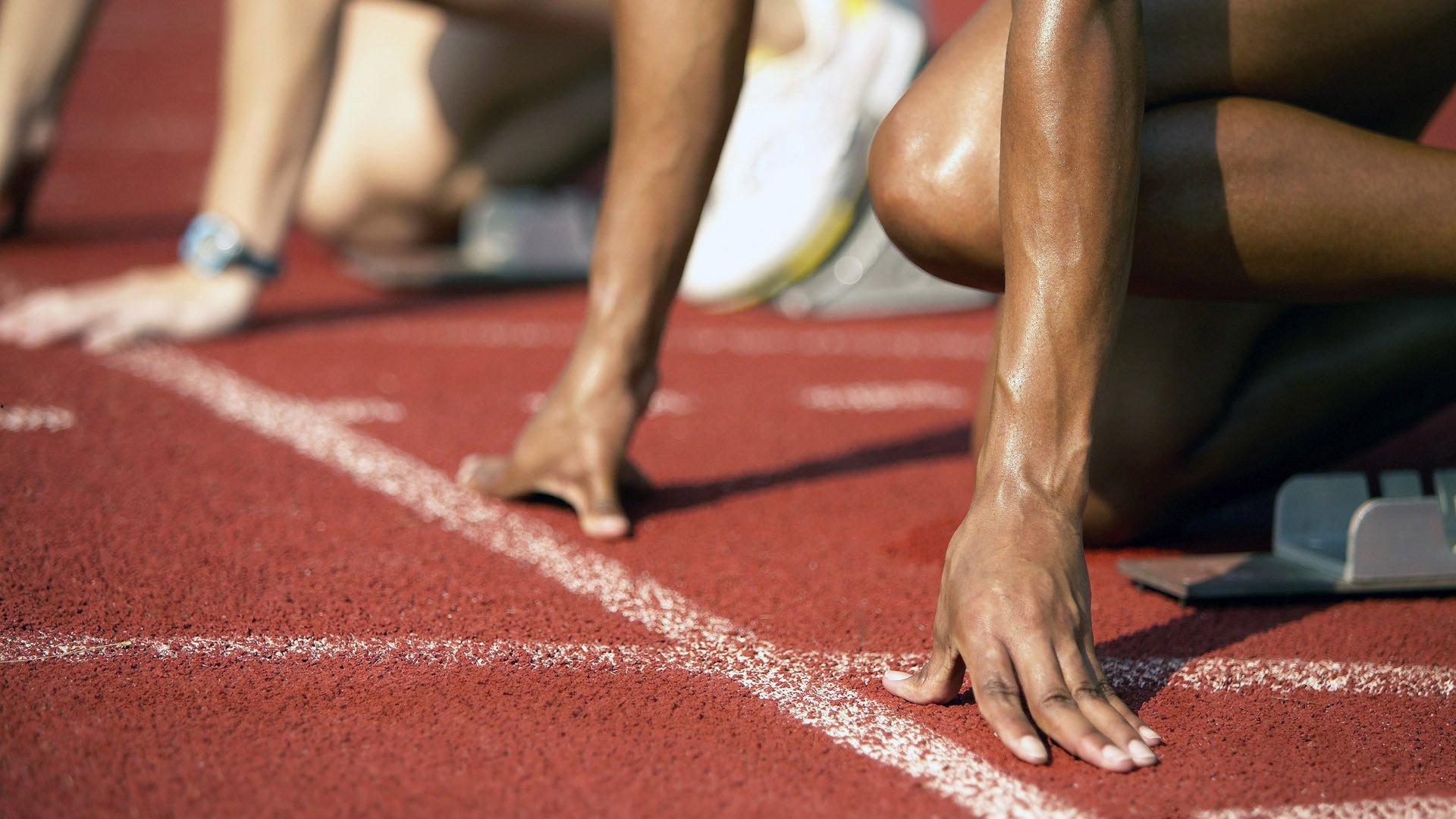 尤文图斯主帅阿莱格里与总监塔雷共商转会策略,迈尼昂续约成焦点